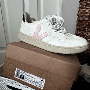 Veja Sneakers